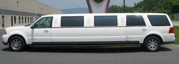 White Stretch Montreal Limousine